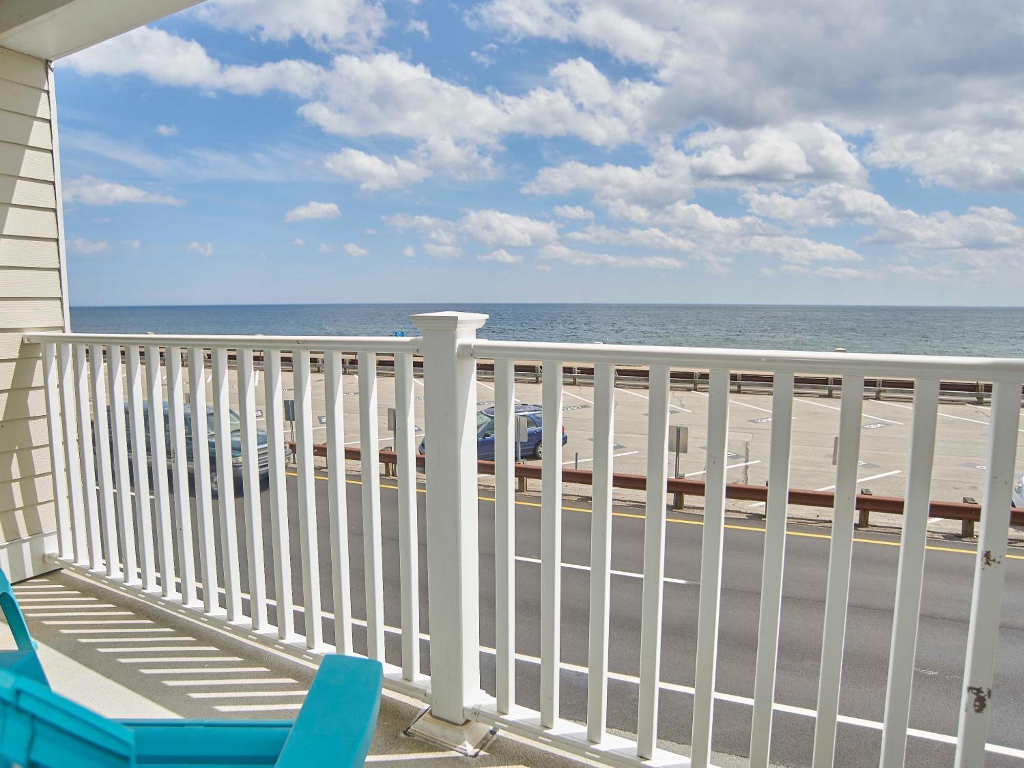 Atlantic Breeze Suites Hampton Exterior photo